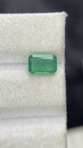 Émeraude naturelle certifiée du Zambie, taille octogonale, pierre à bon lustre, pierre précieuse non montée pour la création de bijoux, 1,37 carat - Product Image 2