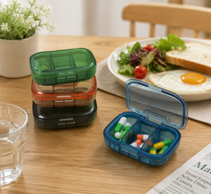 Boîte de rangement compacte en plastique pour pilules avec 3 compartiments pour l'organisation quotidienne des médicaments - Product Image 4