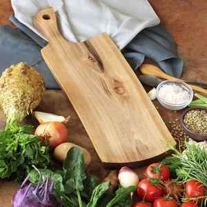 Planche à découper élégante en bois de manguier recyclé avec rainure sur le bord, compatible lave-vaisselle, pour servir, hacher et présenter les aliments - Product Image 4