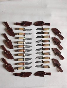 Couteau de chasse en acier damas forgé sur mesure avec manche en bois et étui en cuir, lame à pointe tombante - Product Image 4