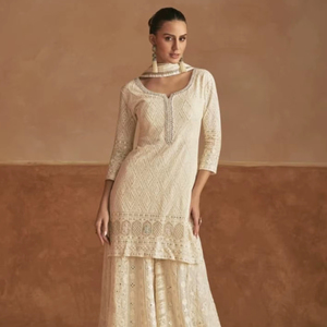 Salwar Kameez moderne semi-couturié en Georgette, taille unique, avec broderies et sequins, idéal pour mariage, bal de promo et Diwali - Product Image 1