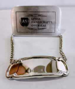 Magnifique plaque nominative en laiton avec chaîne pour urne funéraire d'adultes, style américain/européen - Product Image 3