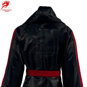 Robes de boxe personnalisées en satin léger avec design de nom personnalisé et finition élégante pour athlètes et clubs - Product Image 5