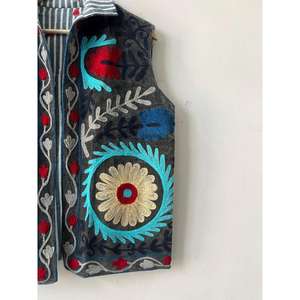 Gilet court sans manches en velours de coton brodé Suzani de haute qualité, vêtement d'extérieur de luxe style bohème, cadeau pour elle - Product Image 6
