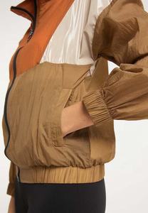 Vente en gros Vestes coupe-vent d'extérieur imperméables pour femmes Veste de pluie respirante à capuche et fermeture éclair pour les femmes de grande taille Coupe-vent - Product Image 4