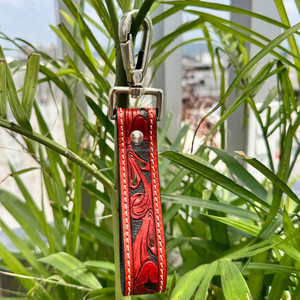 Petit porte-clés Offre Spéciale en cuir repoussé à la main Porte-clés en cuir véritable de style occidental Porte-clés en cuir de vachette personnalisé pour femmes - Product Image 2