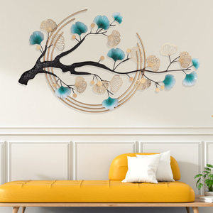 Sculpture murale en métal en forme de branche d'arbre, feuille de Ginkgo, œuvre d'art botanique avec accents floraux bleus et dorés pour la décoration moderne de la maison - Product Image 3