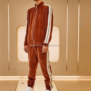 Chándal ajustado de terciopelo personalizado al por mayor para hombre, chándal liso y ajustado para hombre, 100% poliéster de terciopelo - Product Image 1