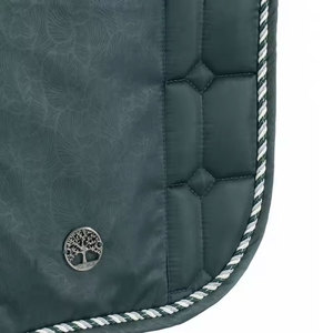 Tapis de selle matelassé en satin avec bordure en fourrure et fermeture Velcro pour l'équitation - Product Image 4