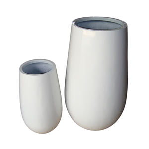 Ensemble de 2 pots à plantes contemporains en fibre de verre noire, forme élégante et courbée, surface brillante, pour la décoration moderne de la maison et du jardin - Product Image 1