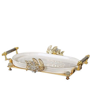 Plateau de service rectangulaire en aluminium martelé avec motif floral et poignées latérales pour la maison - Product Image 2