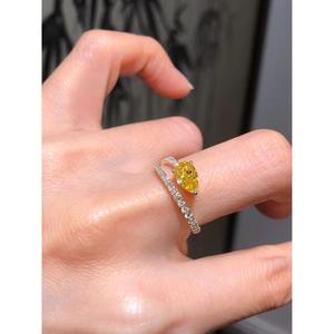 Anillo de oro amarillo macizo con diamante amarillo talla pera, engaste de puntas, banda envolvente abierta tipo bypass con pavé simple, doble fila, brillante, pieza de joyería fina y llamativa - Product Image 3