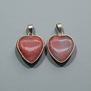 Colgante de Corazón de Cristal de Cereza de 14 mm - Amuleto de Corazón de Plata de Ley 925, Delicado Regalo Romántico de Cumpleaños para Ella - Product Image 1