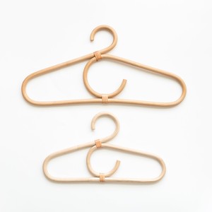 Cintre de luxe durable en bois de rotin pour enfants cintres naturels en gros pour plier les vêtements - Product Image 1