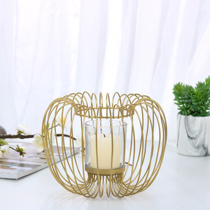 En promotion : Porte-bougie chauffe-plat en métal, offrant un attrait esthétique intemporel, une œuvre d'art qui transforme la lumière des bougies ordinaires en spectacle artistique. - Product Image 5