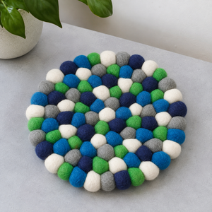 Stylish 20cm Blue Green Mix Felt Wool Ball Trivet Classic Heat-Resistant Kitchen <b>Mat</b>/Pad Handmade for Durable Dining Occasions - Product Image 2