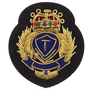 Parches de Oro Personalizados de Primera Calidad para Eventos y Regalos |   Insignias Bordadas a Mano con Hilo Dorado, Imán para Promociones, Ceremonias, Regalos Corporativos - Product Image 1