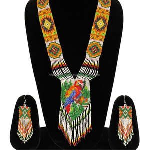 Collier de broderie de perles de verre de qualité supérieure Bijoux artisanaux de luxe pour des occasions glamour et festives - Product Image 2