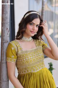 Ensemble de robes de soirée de haute qualité en soie H O avec sequins, perles et broderies - Achat en ligne en Inde - Product Image 4