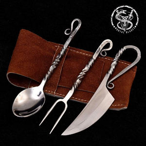 Ensemble de couverts médiévaux torsadés forgés à la main en 3 pièces, style Viking, couteau, cuillère, fourchette - Product Image 3