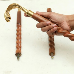 Bastones de Madera Natural Ecológicos con Mango de Latón Pulido, Estilo Rústico Moderno, Ideales para Regalo - Product Image 1