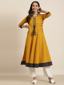 Kurta Anarkali en coton slub brodé couleur moutarde pour femme, avec col et manches trois-quarts, séchage rapide, tenue décontractée ethnique d'été - Product Image 2