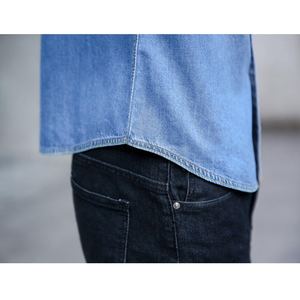 เสื้อเชิ้ตผู้ชายแขนยาวสีน้ำเงินสไตล์ซาฟารีฤดูใบไม้ร่วง ผ้าฝ้ายเดนิม ระบายอากาศได้ดี ทรงปกติ สวมใส่สบาย - Product Image 3