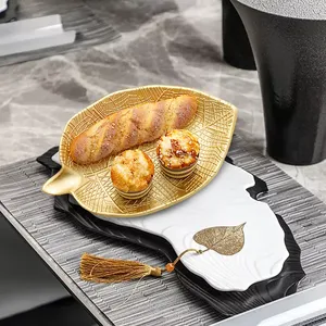Ensemble d'assiettes de service en métal en forme de feuille, couleur or, motif gravé, design moderne, vaisselle durable pour les fêtes et les dîners - Product Image 5