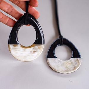 Kit de Manualidades con Colgantes de Cuerno de Búfalo - 50 Piezas con Caja de Regalo para Joyería DIY - Product Image 3