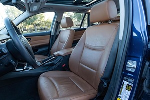 Land Rover LR4 2011, BMW 328i xDrive Sports Wagon 2012 - Product Image 5