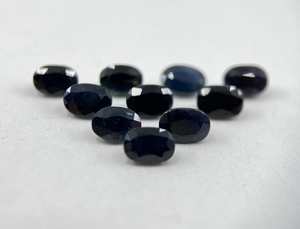 Saphir noir facetté de forme ovale, pierres précieuses en vrac, tailles variées de 4x3mm à 9x7mm, lot calibré pour la fabrication de bijoux - Product Image 4