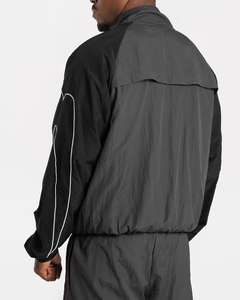 Ensemble de survêtement sportif personnalisé pour hommes, imperméable et réfléchissant, veste coupe-vent légère à fermeture éclair intégrale et pantalon de jogging - Product Image 3
