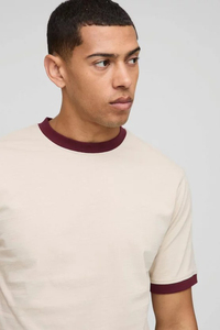 Camiseta de Manga Corta Beige para Hombre con Ribete en Contraste Borgoña, Cuello Redondo, Corte Regular, Estilo Casual, de Algodón Jersey - Product Image 2