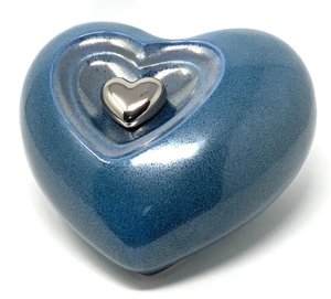 Urne commémorative en forme de cœur bleu avec mini cœur pour cendres, Cœur pour cendres funéraires en métal laiton/aluminium - Product Image 1