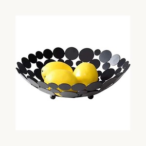 Corbeille à fruits en métal noir personnalisée, design fabuleux, corbeille décorative pour servir les fruits, pour table à manger et cuisine. - Product Image 1