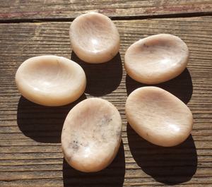 Piedra de la Luna de Durazno Pulida de Calidad Premium, Recién Llegada, Piedra de Cristal Natural con Forma Ovalada, Piedra para el Pulgar, Sanación Reiki, Feng Shui - Product Image 3