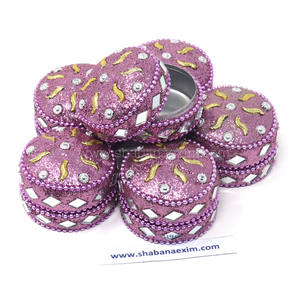 Caja de Metal Redonda Hecha a Mano con Cuentas de Laca Brillante y Diseño Floral de Piedras, Porta Pastillas Portátil - Product Image 5