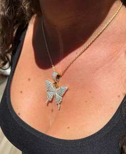 Collier pendentif en moissanite argentée en forme de croix papillon, serti de griffes, avec grande chaîne torsadée, style hip-hop, entièrement pavé de pierres - Product Image 4