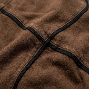 T-shirt oversize marron pour homme, style streetwear, avec motif d'araignée subtil et surpiqûres contrastées contemporaines - Product Image 6