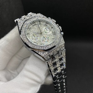 Montre de luxe vintage analogique avec diamants et moissanite, mouvement à quartz, boîtier en acier inoxydable, verre en cristal, bracelet à fermoir pliant - Product Image 4