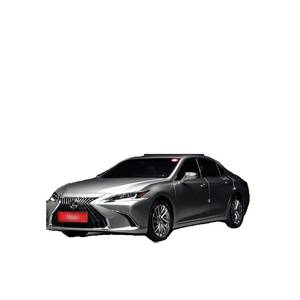 Lexus ES Executive 2024 avec volant à gauche, sièges en cuir, caméra de recul, seulement 29 977 km parcourus - Product Image 1