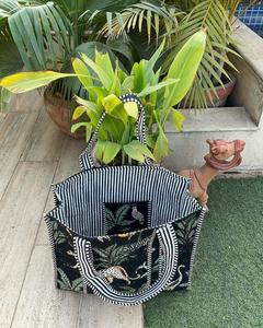 Bolso de Mano Acolchado de Algodón con Estampado de Animales Salvajes de Safari, Color Negro, con Diseño Tropical y Botánico, para Mujer - Product Image 4