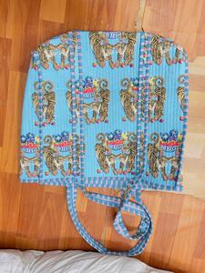 Sac fourre-tout en coton matelassé imprimé à la main en Inde, sac à bandoulière bleu clair à motif tigre pour le shopping et les voyages, vente en gros - Product Image 3