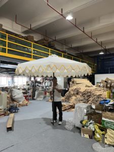 Cheap Cetre Pole <strong>Umbrellas</strong> Made in China <strong>Umbrella</strong> Outdoor <strong>Black</strong> <strong>and</strong> <strong>White</strong> <strong>Patio</strong> Scalloped Outdoor <strong>Umbrella</strong> for Garden - Product Image 4