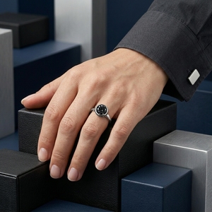 Bague de fiançailles solitaire en platine PT950 pour femme, diamant rond taille brillant fantaisie noir, style classique - Product Image 4