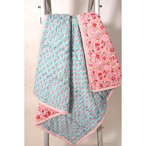 Couverture en coton faite à la main pour tout-petit, couverture réversible florale pour bébé, décoration bohème pour la chambre d'enfant, cadeau pour nouveau-né - Product Image 2