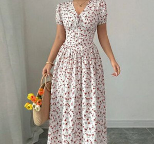 Vestido largo con estampado floral y cuello en V - Product Image 1