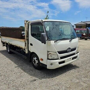 Camión Ligero Hino Dutro Duradero con Transmisión Manual Suave y Rendimiento Confiable - Product Image 1