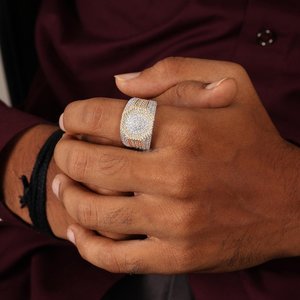 Bague Cocktail Homme en Moissanite VVS Plaqué Rhodium, Sertissage Fait Main, Coupe Ronde Brillante, Luxe, Pour Usage Quotidien - Product Image 5