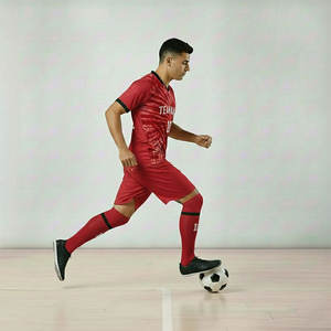 Tenue de football d'équipe en gros, ensemble maillot et short de football, personnalisable avec nom d'équipe sur le devant, anti-UV, respirant, sublimé, séchage rapide - Product Image 2